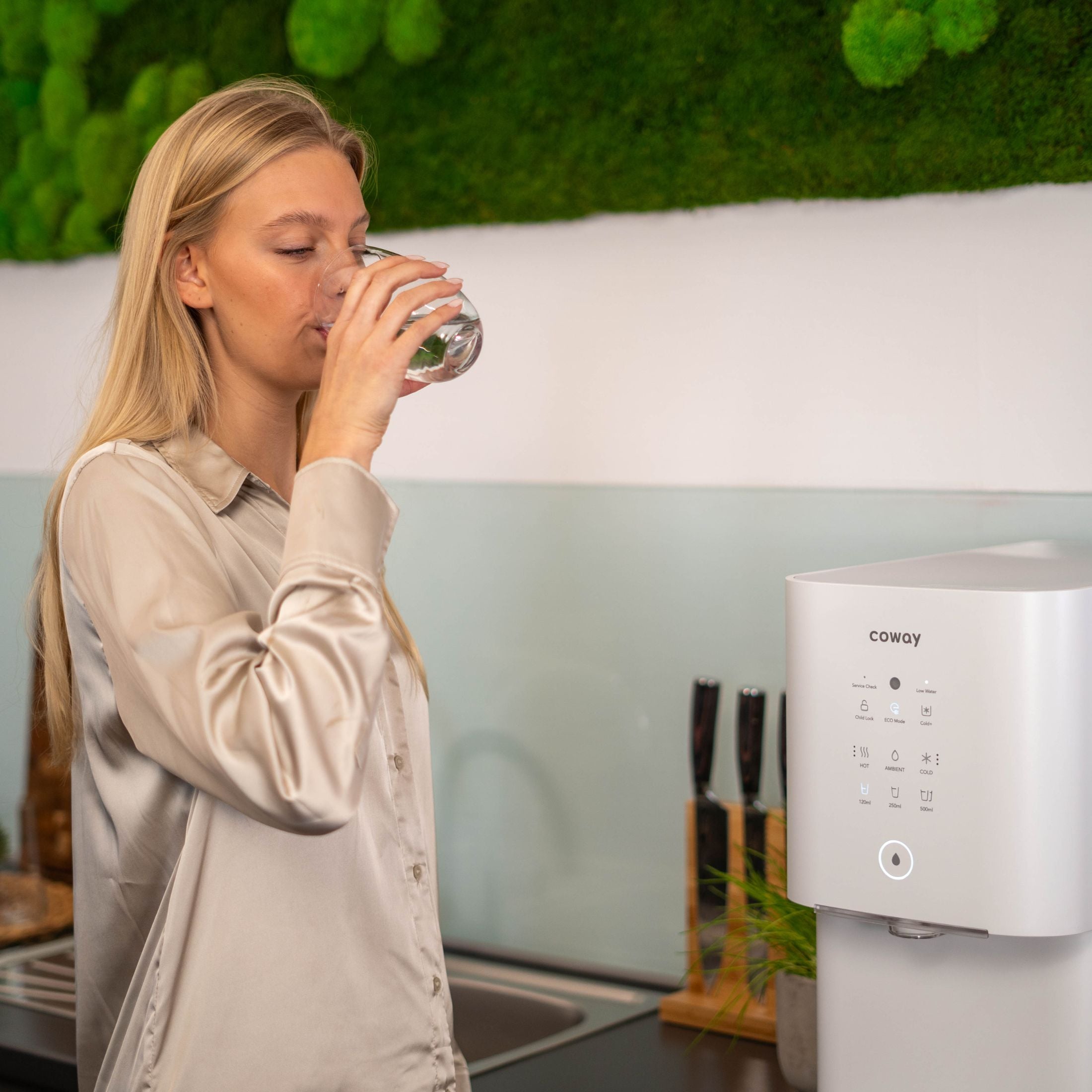 Coway CHP-6310 Osmoseanlage – modernes Wasserfiltersystem für reines, heißes und kaltes Trinkwasser.